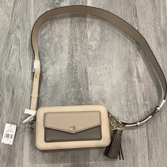 Michael Kors Handbags - Micheal Kors Crossbody- small pocket camera bag leather- NWT